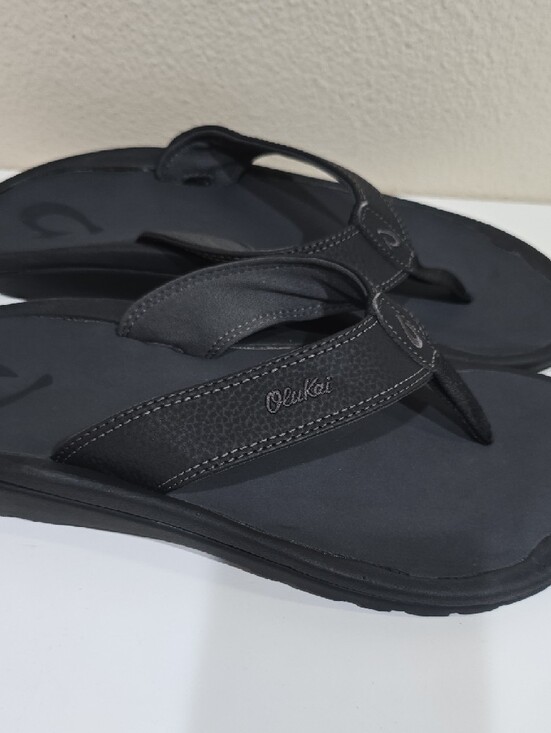 OluKai \'Ohana Men\'s Black Flip-Flop Sandals main image 11